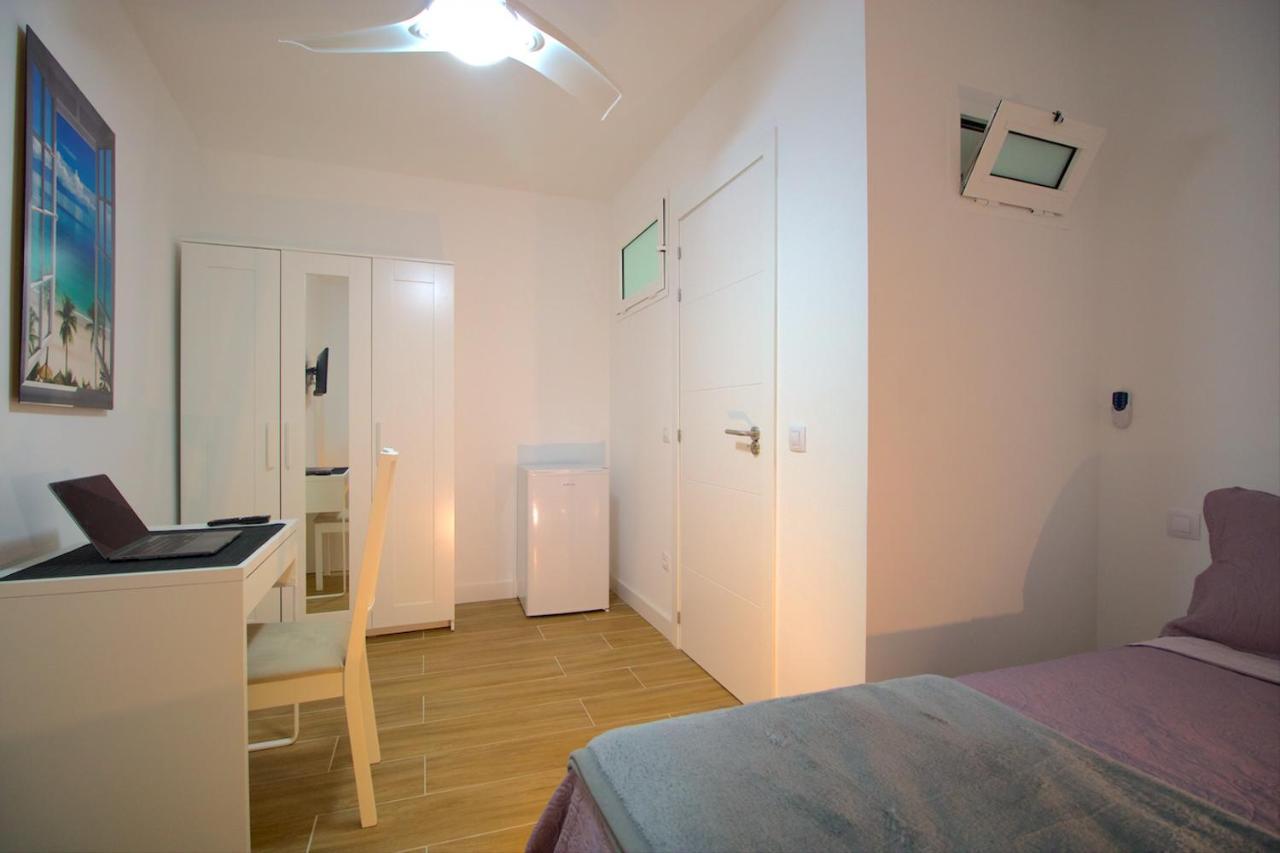 Las Palmas Smart Rooms Exterior photo